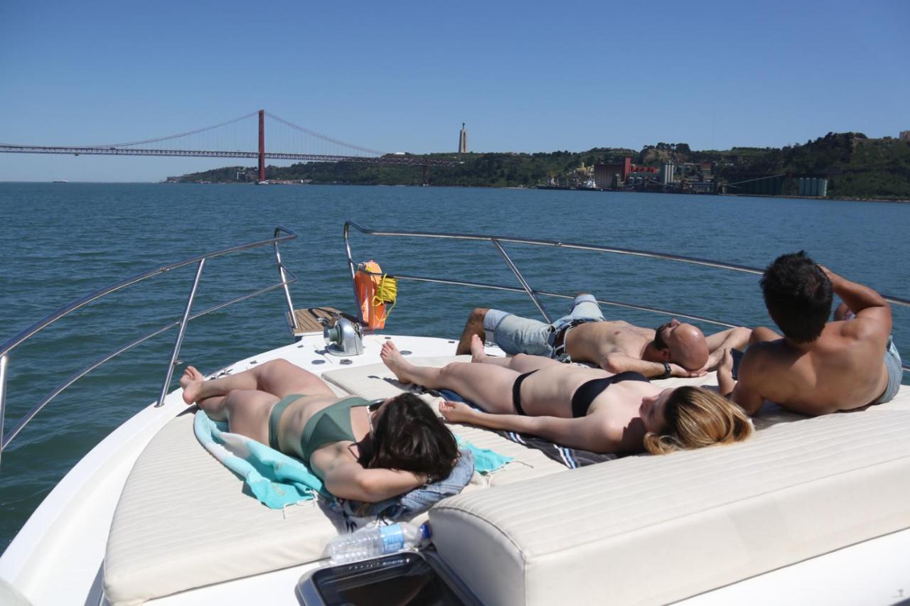 Private Yacht, We Love Our Guests リスボン エクステリア 写真