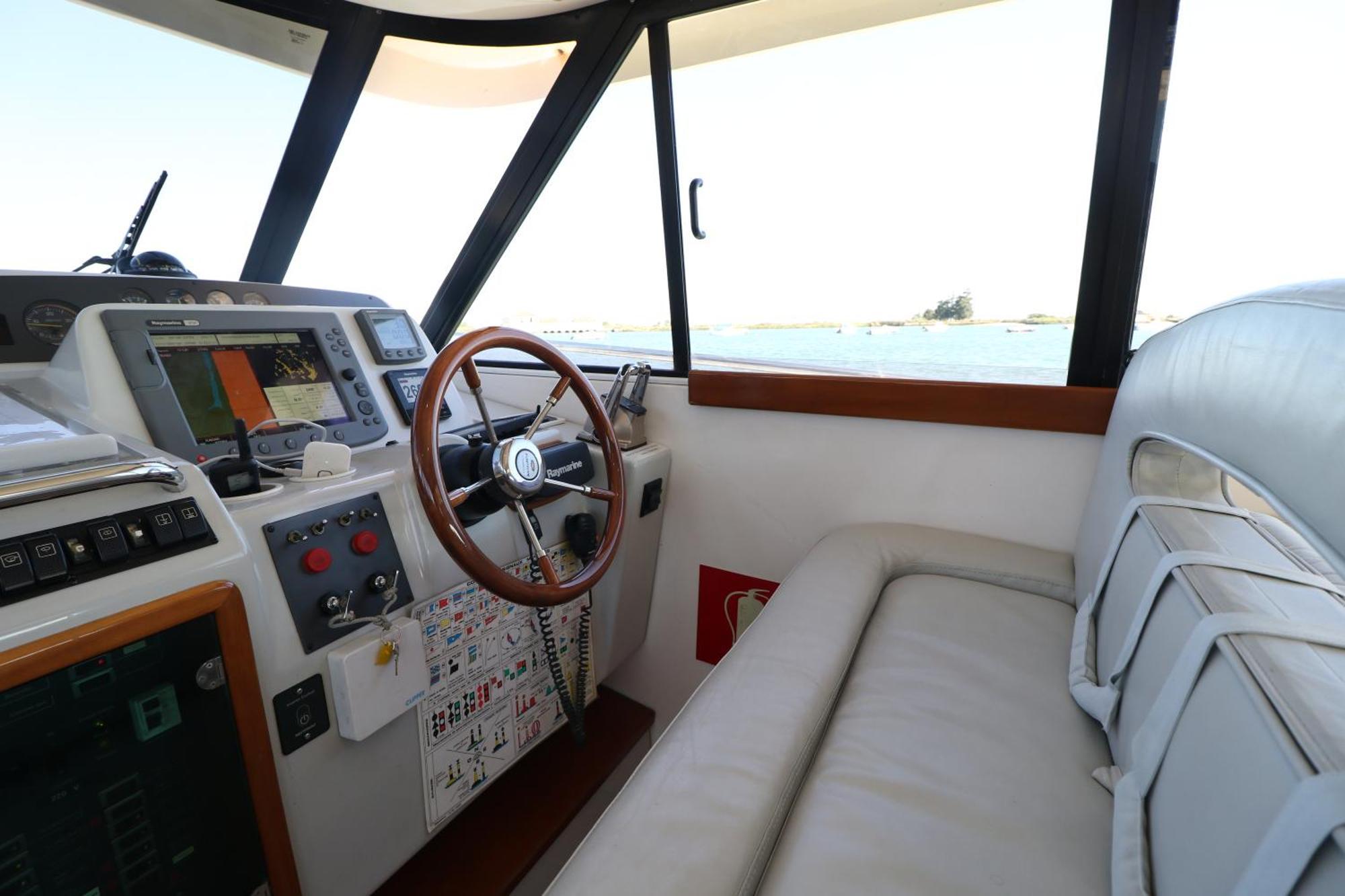 Private Yacht, We Love Our Guests リスボン エクステリア 写真